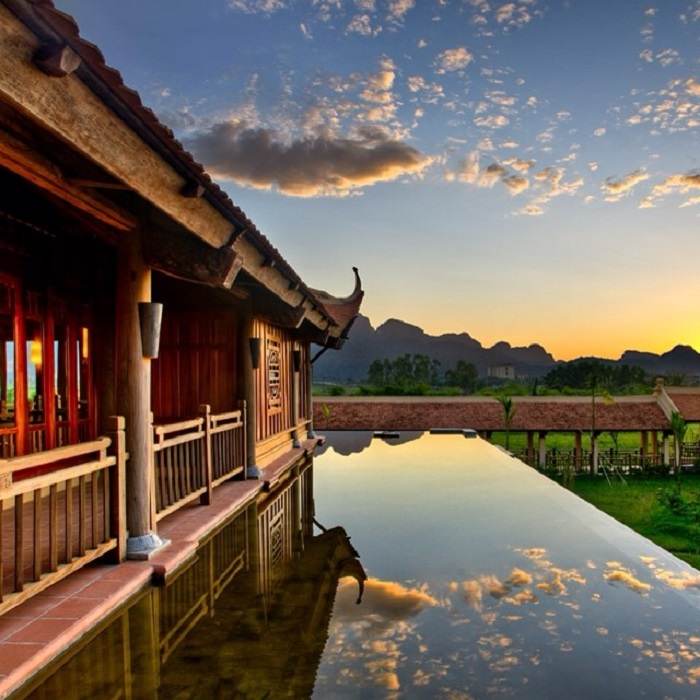 Emeralda Resort nằm ngay cạnh khu bảo tồn thiên Vân Long
