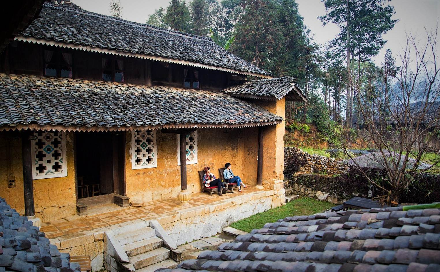 Dao Lodge gây ấn tượng với mái vòng bẻ cong như cánh chim én