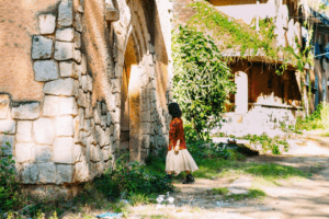 Dù ma mị là thế, nhưng khi nắng chiếu lên, làm vẻ đẹp gothic của nhà nguyện trở nên rực rỡ