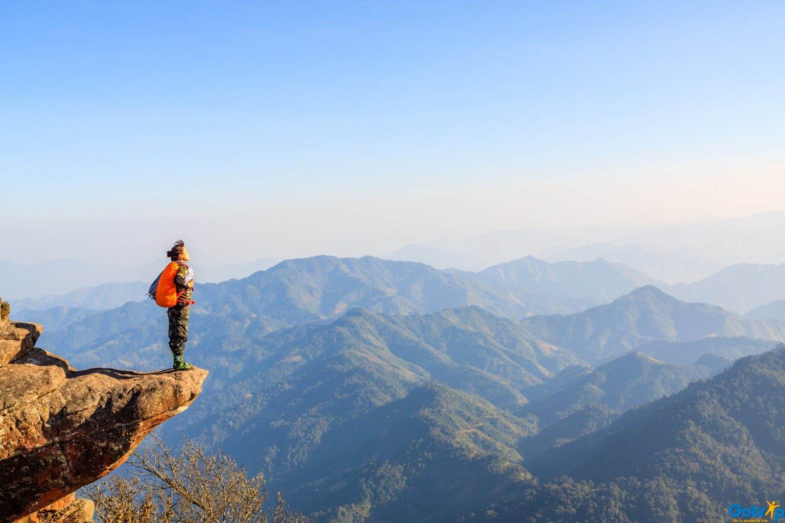 Để chinh phục được đỉnh núi này không phải chuyện dễ dàng - Haianhtour