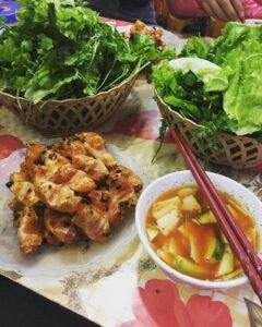 Chả tôm Thanh Hoá làm từ ôm nõn giã nhuyễn, cho ít bột gấc để tạo màu