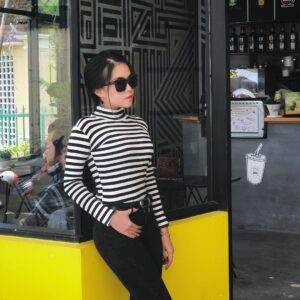 Quán nhỏ nhỏ và rất dễ thương, được thiết kế và tạo hình giống như một xe buýt khổ lớn