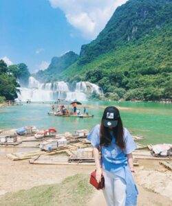 Thác Bản Giốc mang vẻ đẹp hoang sơ, hùng vĩ