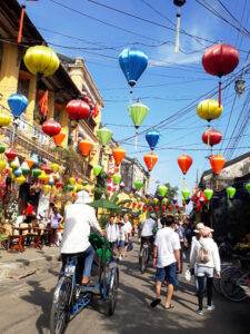 Nhắc đến Hội An, là không thể thiếu bóng dáng của những con phố phủ kín đèn lồng