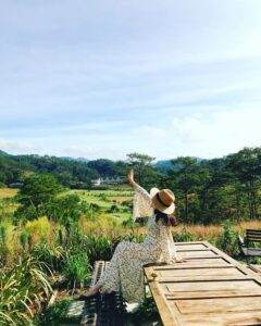 Homestay còn sở hữu vị trí đắc địa: nằm trên ngọn đồi cao nên view ngắm bình minh và hoàng hôn cũng cực đẹp