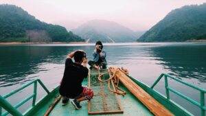 Bạn có thể thuê thuyền kayak từ bất cứ homestay nào